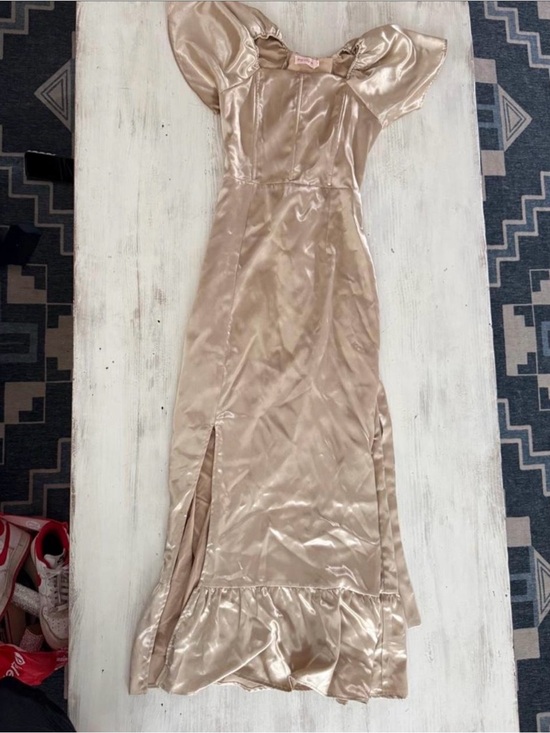 Ivy City Co Dresses & Skirts - Ivy City Co Champagne Satin Puff-Sleeve Maxi Dress